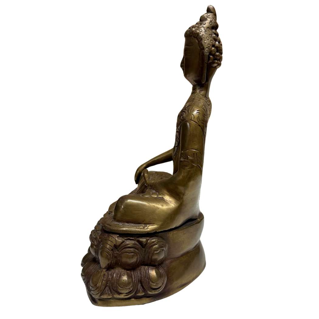 Bronzen sculptuur van een Sino-Tibetaanse Boeddha met natuurlijke patina