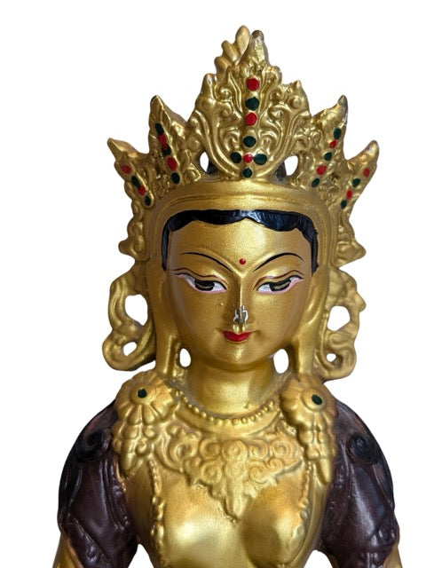 Tara-beeld met goudkleurige afwerking en decoratieve uitstraling