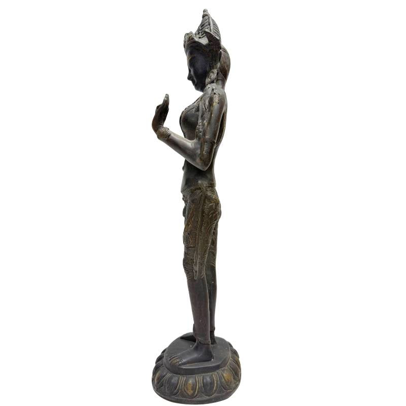 Tara als boeddhistische bodhisattva van compassie en bescherming, uitgevoerd in brons