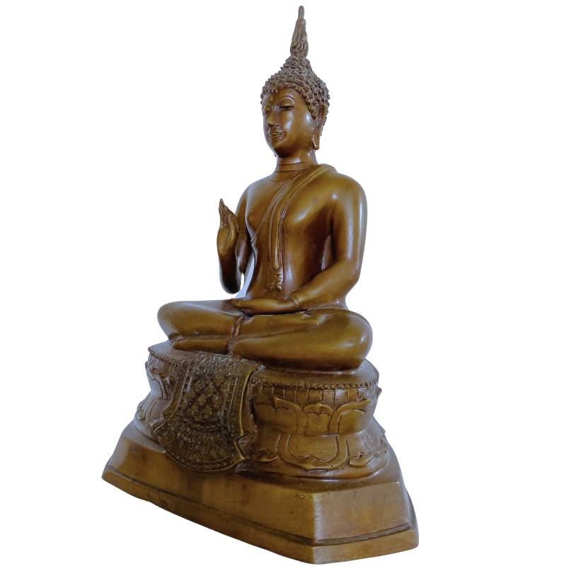Thaise Boeddha in brons met klassieke vorm en rustige uitstraling