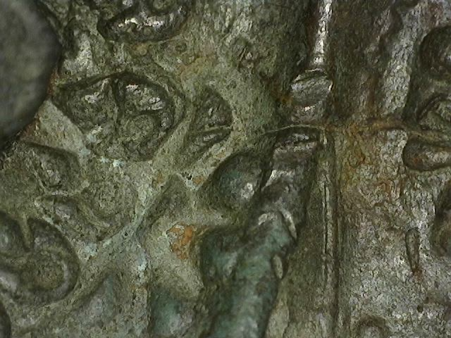 Detail van Thaise bronzen sculptuur met oude patina en decoratieve afwerking