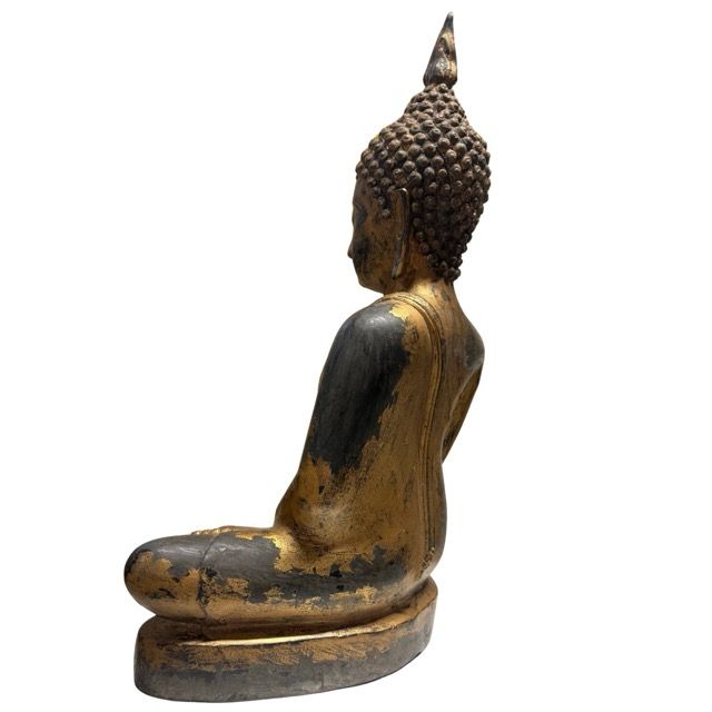 Thais Boeddha beeld met resten van oude vergulding