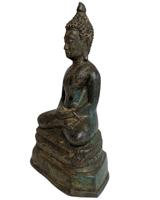 Zittend Thais bronzen Boeddhabeeld in meditatie