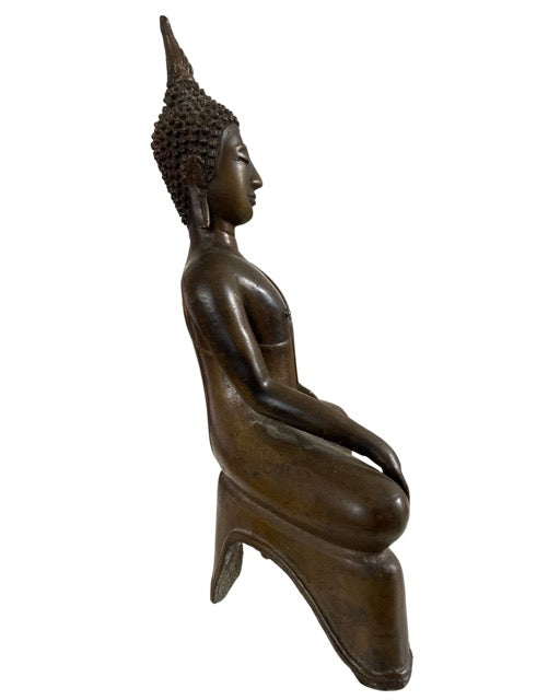 Authentieke Thaise bronzen Boeddha met patina in Bhumisparsha houding