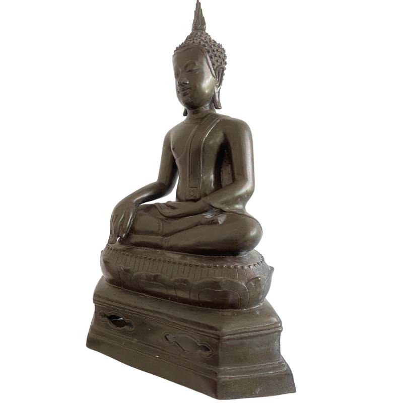 Thaise bronzen Boeddha in bhumisparsha mudra met massief karakter