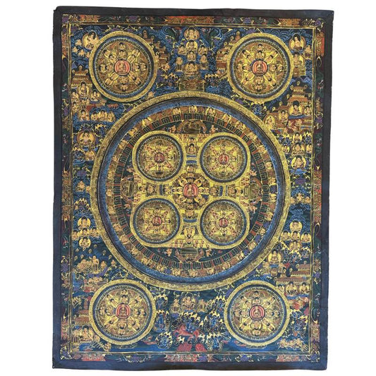 Grote Vajradhatu mandala thangka met goudgrond en vijf boeddhafiguren