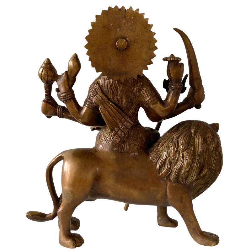 vooraanzicht van bronzen Durga beeld met trishula – Hindoe godin